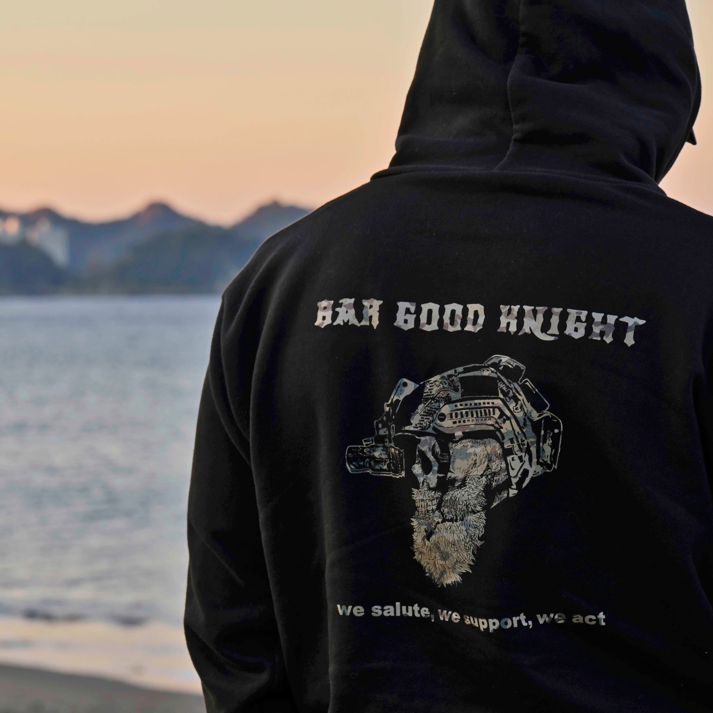 激レア☆迷彩柄虎フードパーカー UNTHERA MILITIA 激レア☆迷彩柄虎